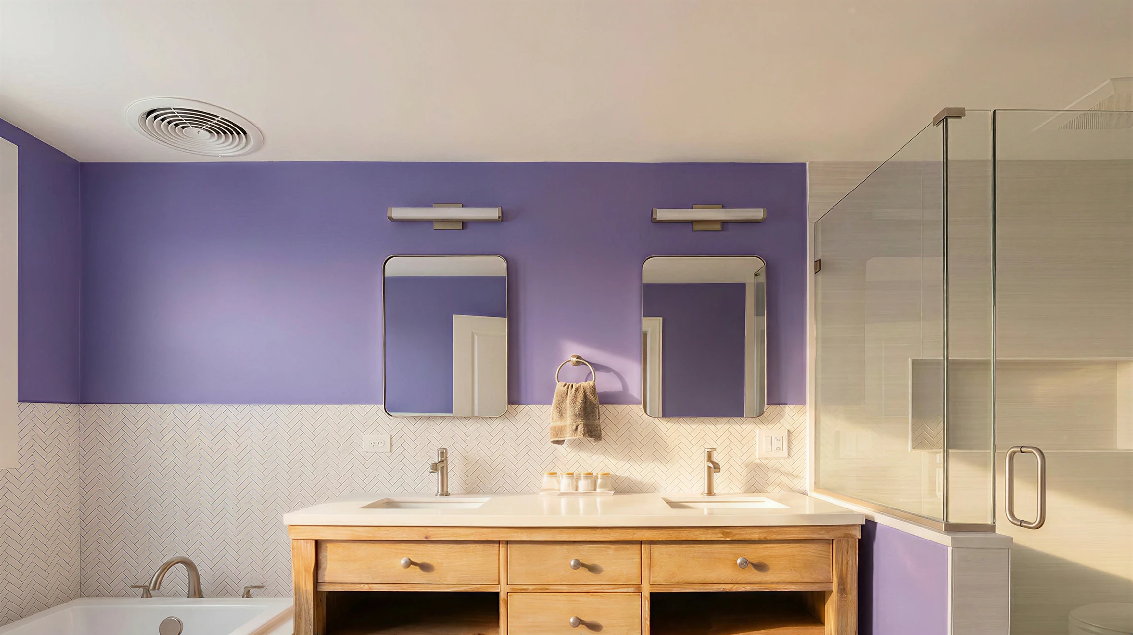 Gros plan d'une VMC installée au plafond d'une pièce, le système de ventilation clairement visible avec sa bouche d'extraction et conduit, dans un intérieur résidentiel moderne et bien éclairé.